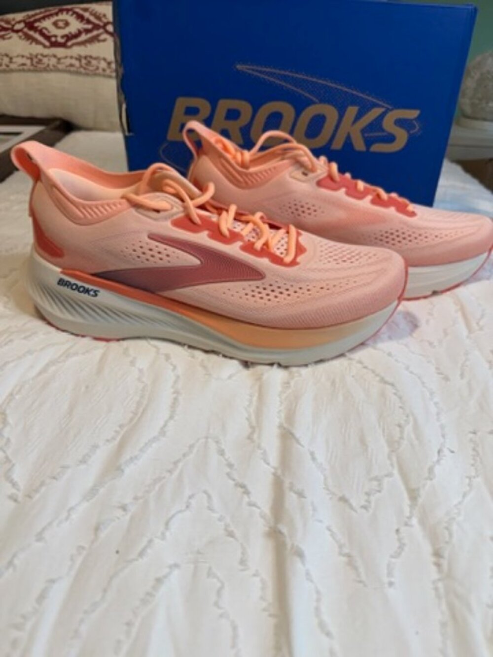 Brooks Glycerin 23 Brand New In The Box Women's Size 12 in Coral/Peach